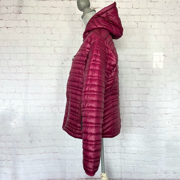 PATAGONIA Ultralight Down Hoody Quilted Puffer Jacket - Picture 3 of 14